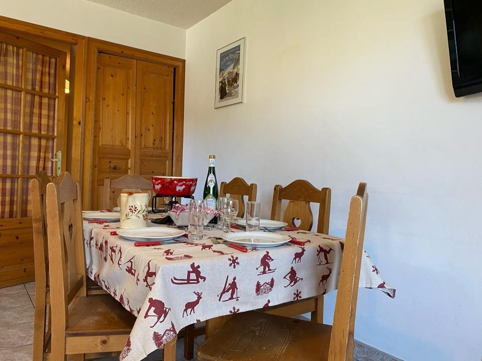 Charmant appartement à Châtel, proche du centre, 2 chambres, 1 place parking - FR-1-693-83 Apartment in Châtel