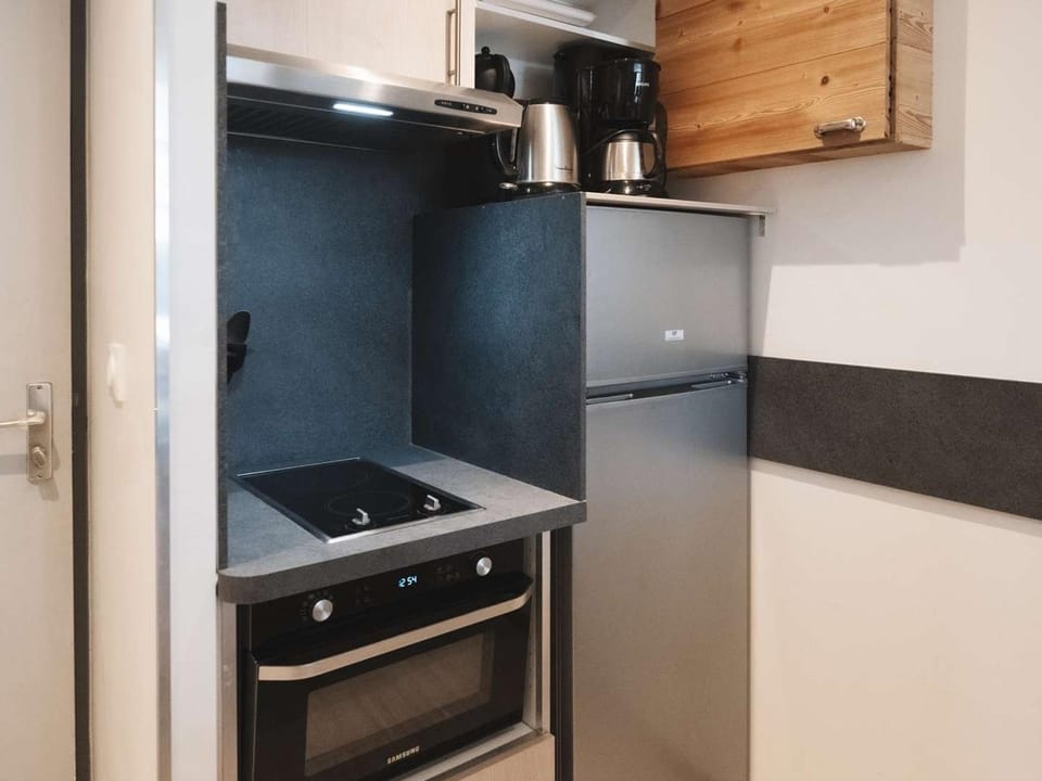 Appartement cosy 4 pers, 2 ch, départ ski aux pieds, exposé sud, proche commerces - FR-1-545-42 Apartment in Les Allues