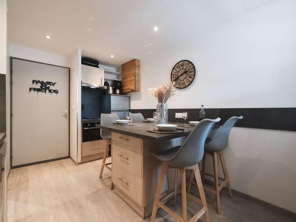 Appartement cosy 4 pers, 2 ch, départ ski aux pieds, exposé sud, proche commerces - FR-1-545-42 Apartment in Les Allues