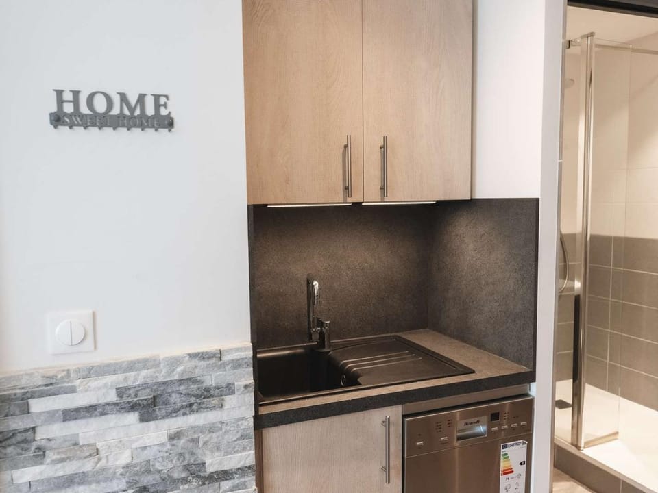 Appartement cosy 4 pers, 2 ch, départ ski aux pieds, exposé sud, proche commerces - FR-1-545-42 Apartment in Les Allues