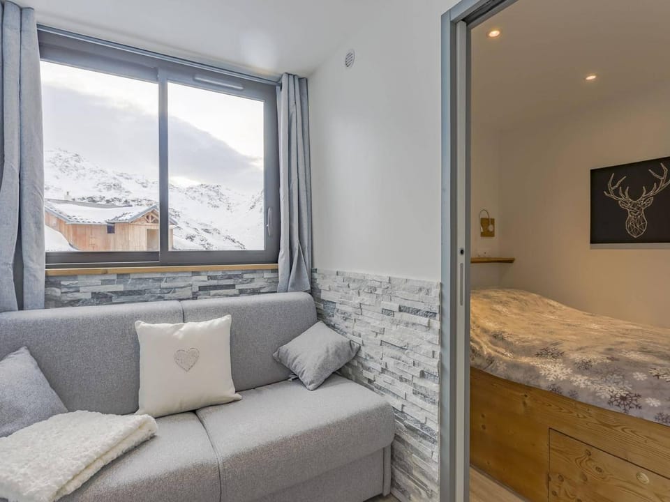 Appartement cosy 4 pers, 2 ch, départ ski aux pieds, exposé sud, proche commerces - FR-1-545-42 Apartment in Les Allues