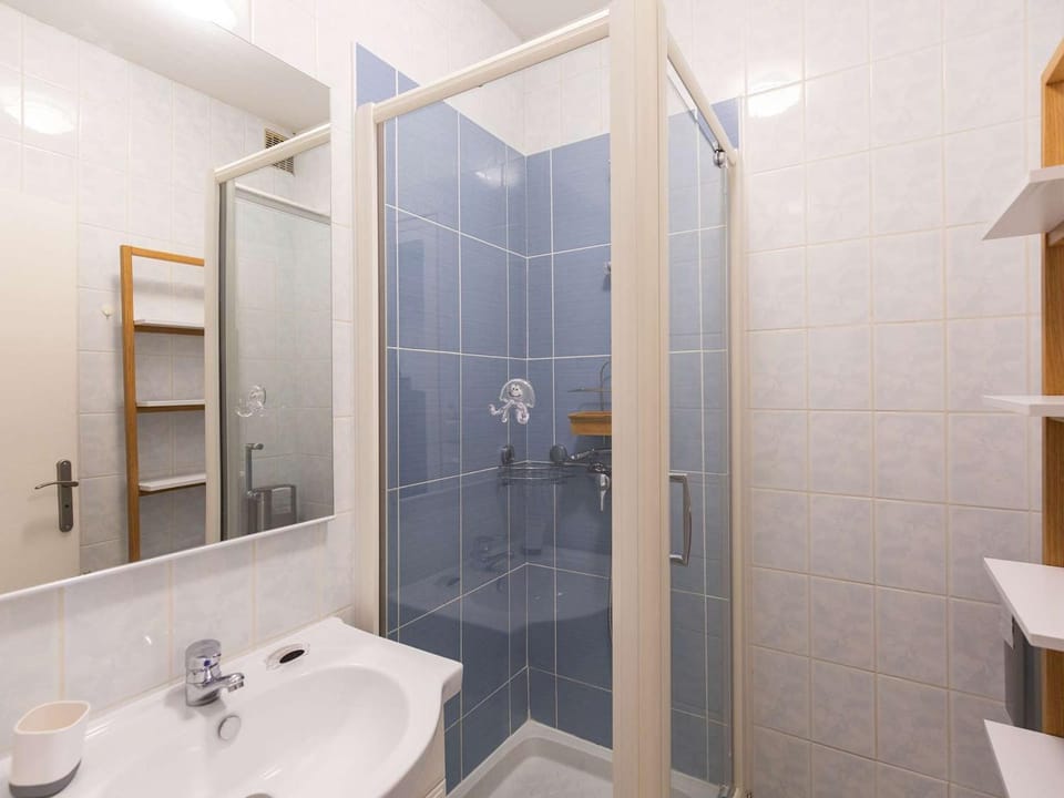 Appartement rénové 4-6 pers, centre-ville Cauterets avec balcon et wifi, à 600m des pistes - FR-1-401-249 Apartment in Cauterets