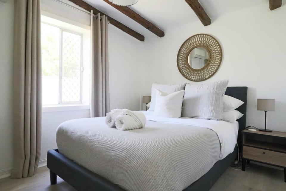 Bedroom, air conditioner