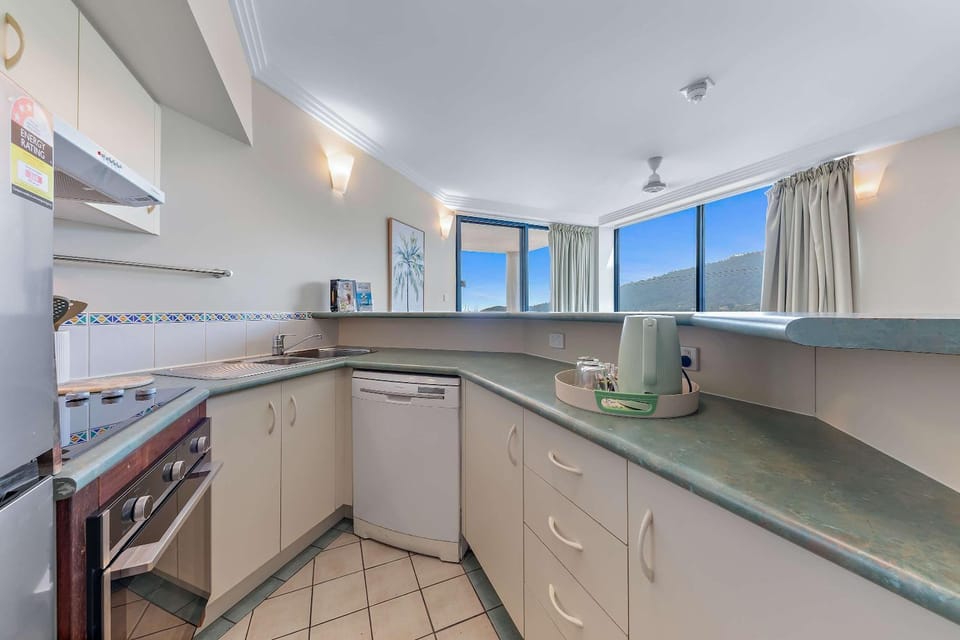 Marina views at Airlie 10F - 1 bedroom Apartment in Airlie Beach