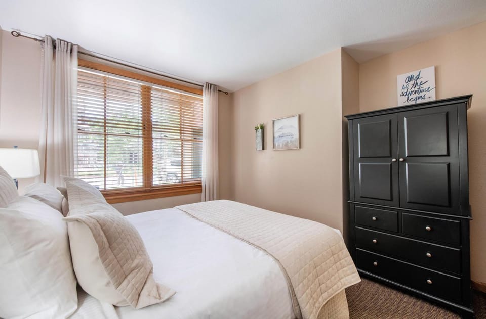 First Floor Condo with Ski-In Ski-Out Access - Zephyr Mountain Lodge Premium Unit 1108 Apartment in Winter Park