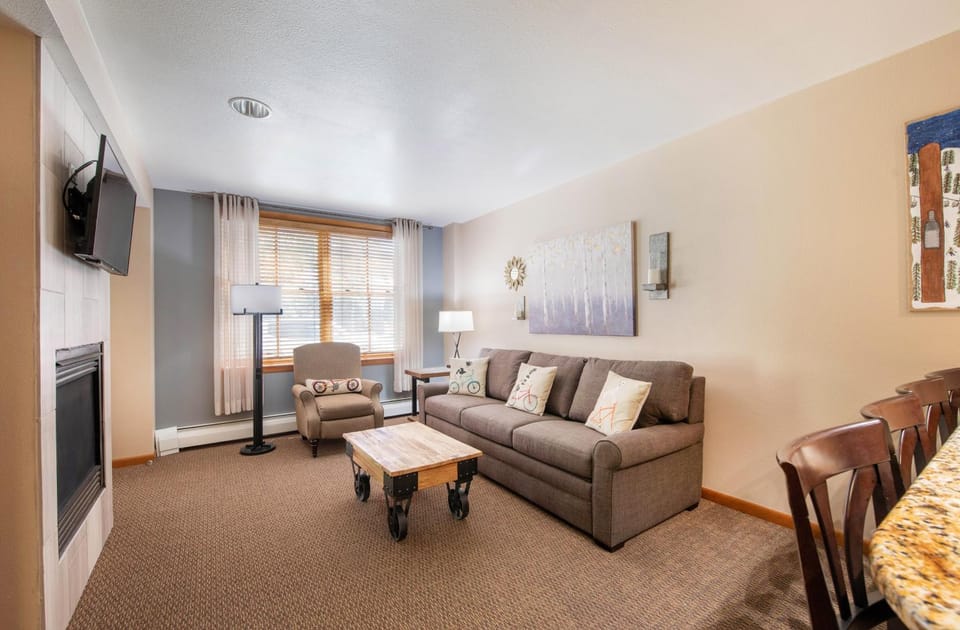 First Floor Condo with Ski-In Ski-Out Access - Zephyr Mountain Lodge Premium Unit 1108 Apartment in Winter Park