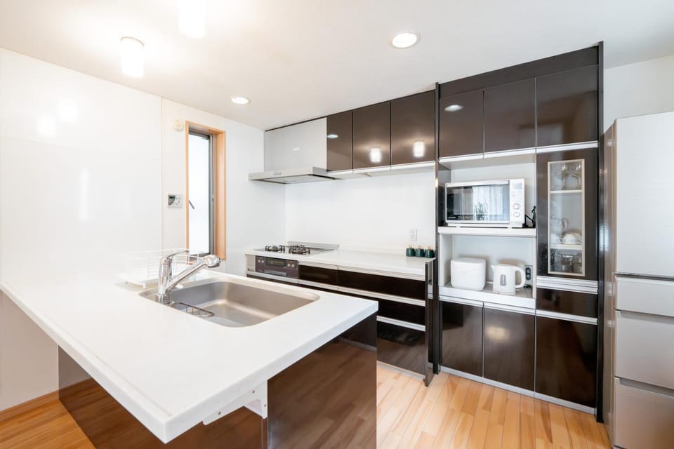 Kitchen or kitchenette, minibar, stove