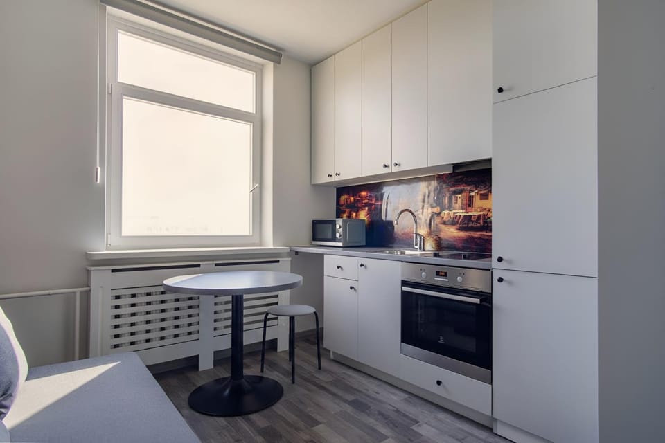 Kitchen or kitchenette, Seating area, Dining area, oven, stove