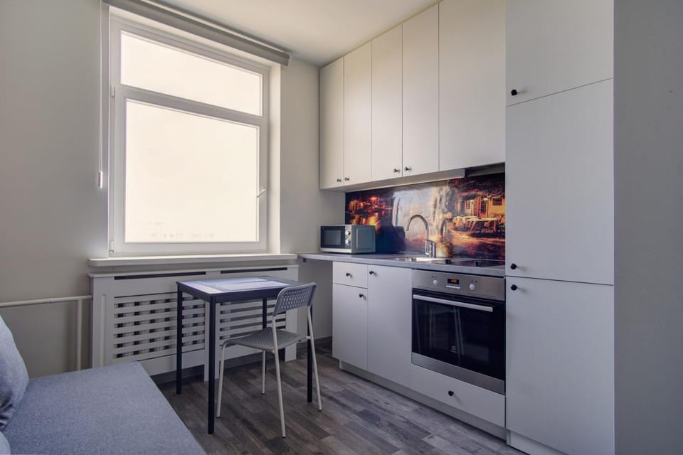 Kitchen or kitchenette, Seating area, Dining area, oven, stove