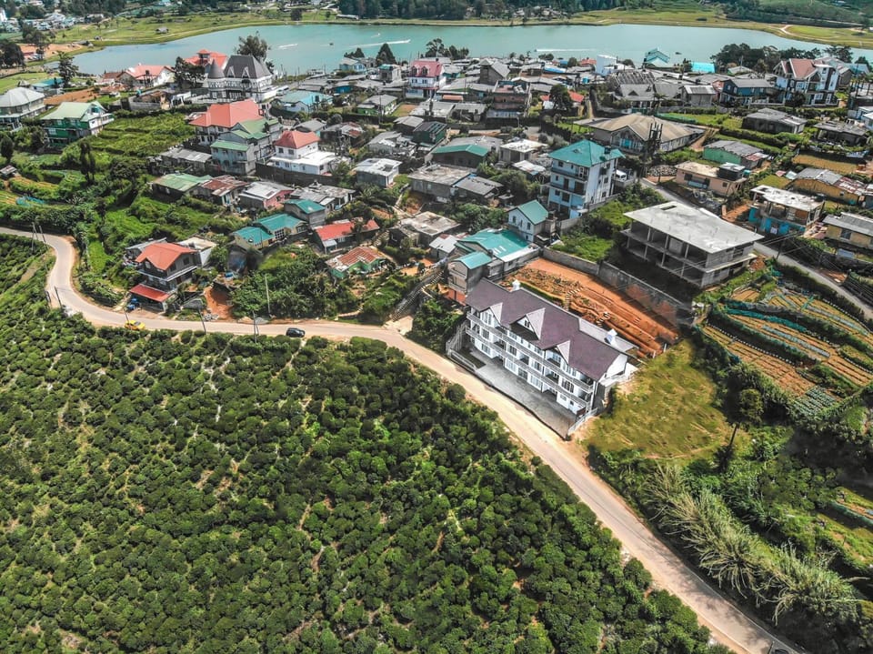 Property building, Neighbourhood, Natural landscape, Bird's eye view, Lake view