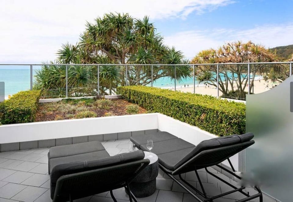 Patio, Natural landscape, Garden, View (from property/room), Balcony/Terrace, Seating area, Beach, Sea view