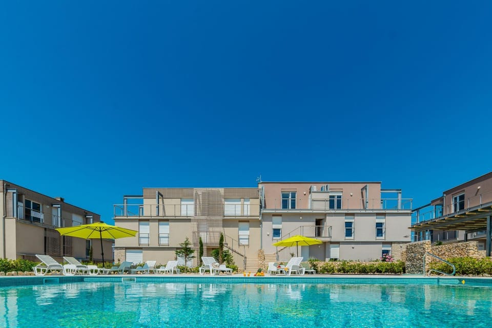 Property building, Swimming pool