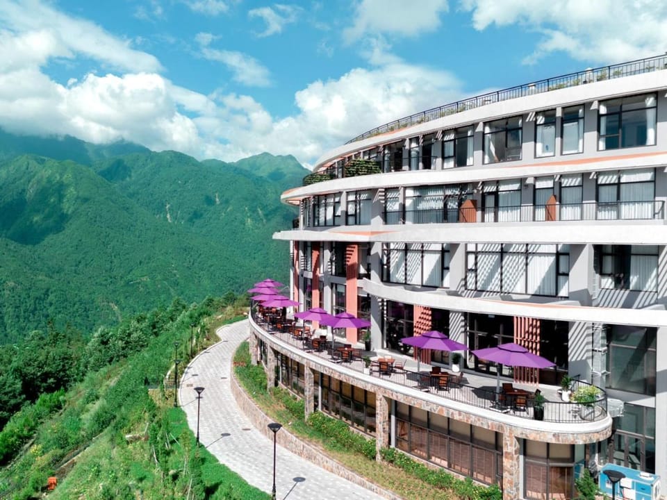 Property building, Restaurant/places to eat
