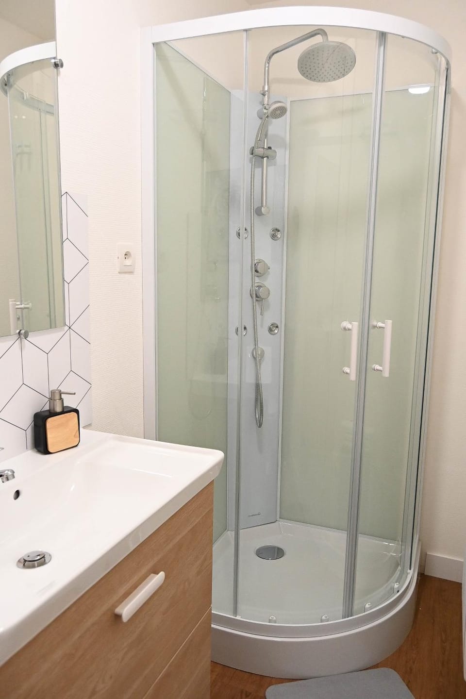 Shower, Toilet, Bathroom, heating