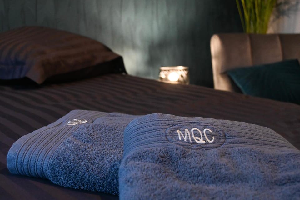 Bed, Night, Bedroom, towels