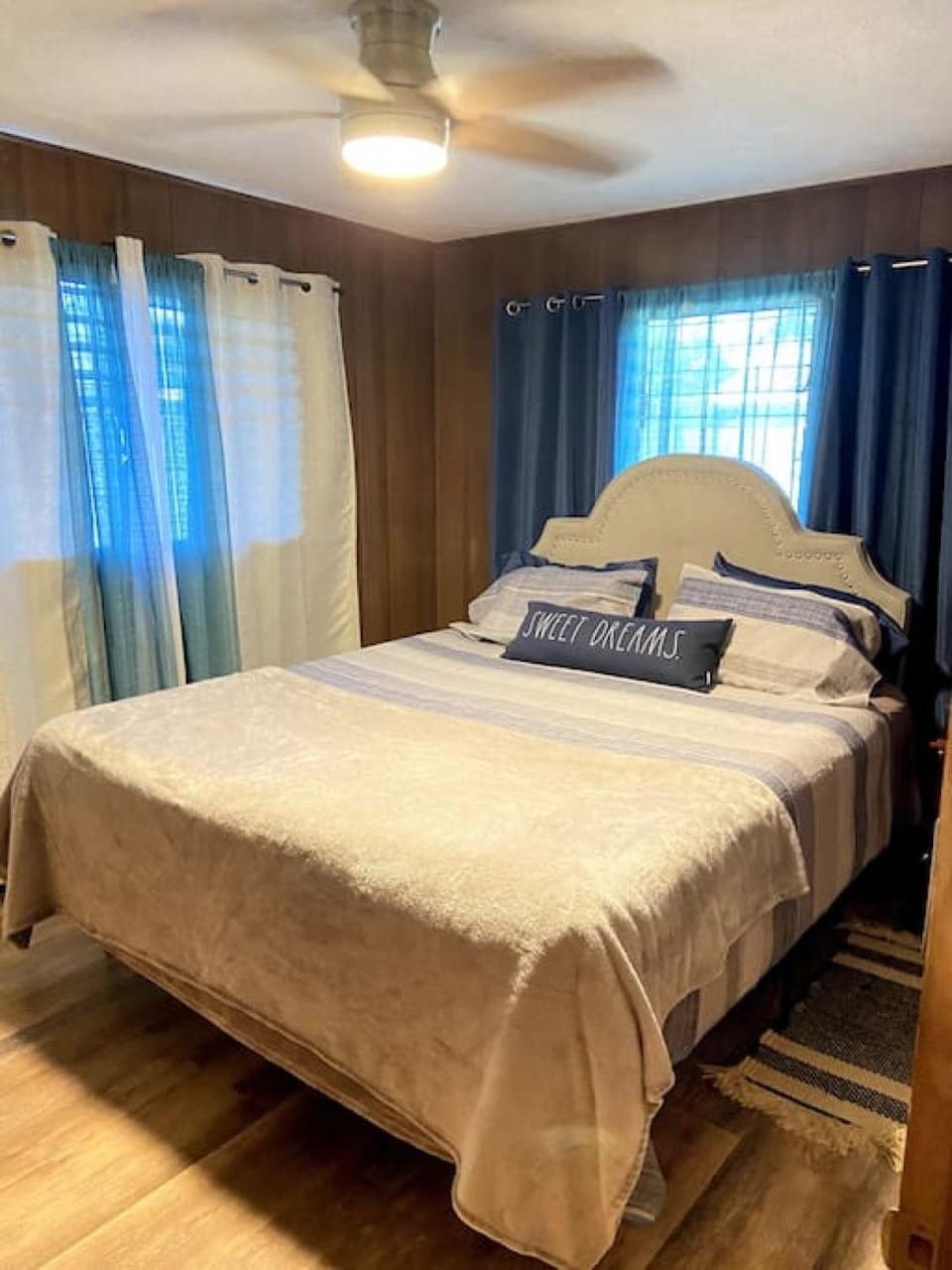 THE HILO HOMEBASE - Charming 3 Bedroom Hilo Home, with AC! House in Hilo
