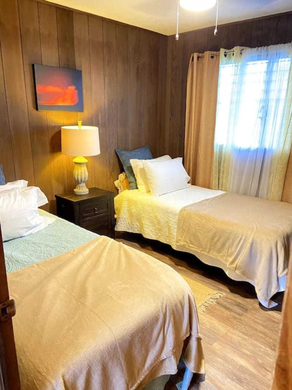 THE HILO HOMEBASE - Charming 3 Bedroom Hilo Home, with AC! House in Hilo