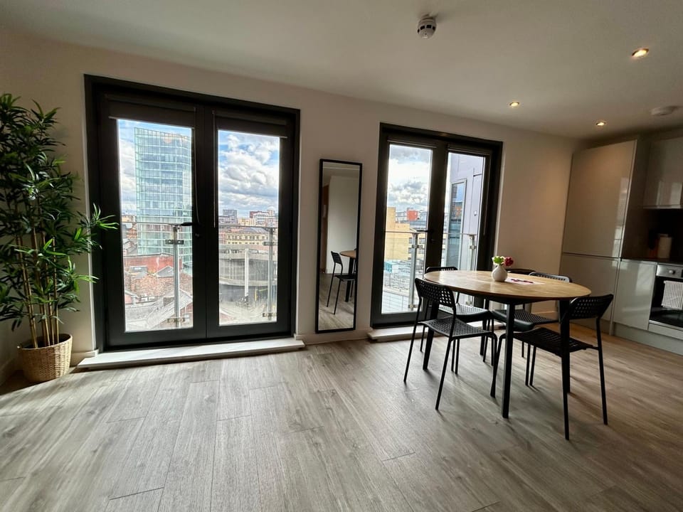Kitchen or kitchenette, Living room, Seating area, Dining area