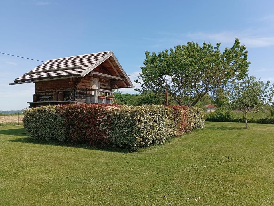 Gîte / chalet meublé pour 2 personnes le 1780 House in Auvergne-Rhône-Alpes
