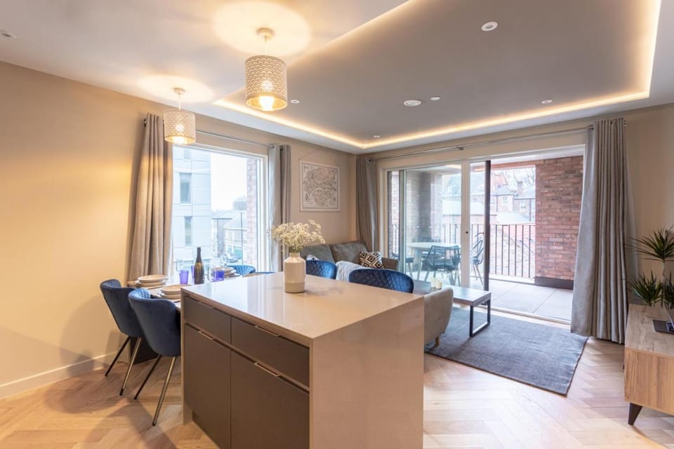 Luxury 2 bedroom apartment with free parking in the heart of York Apartment in York