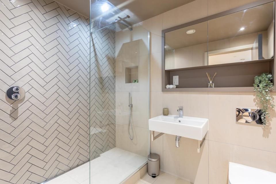 Luxury 2 bedroom apartment with free parking in the heart of York Apartment in York