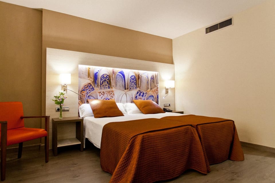 Photo of the whole room, Decorative detail, Bedroom