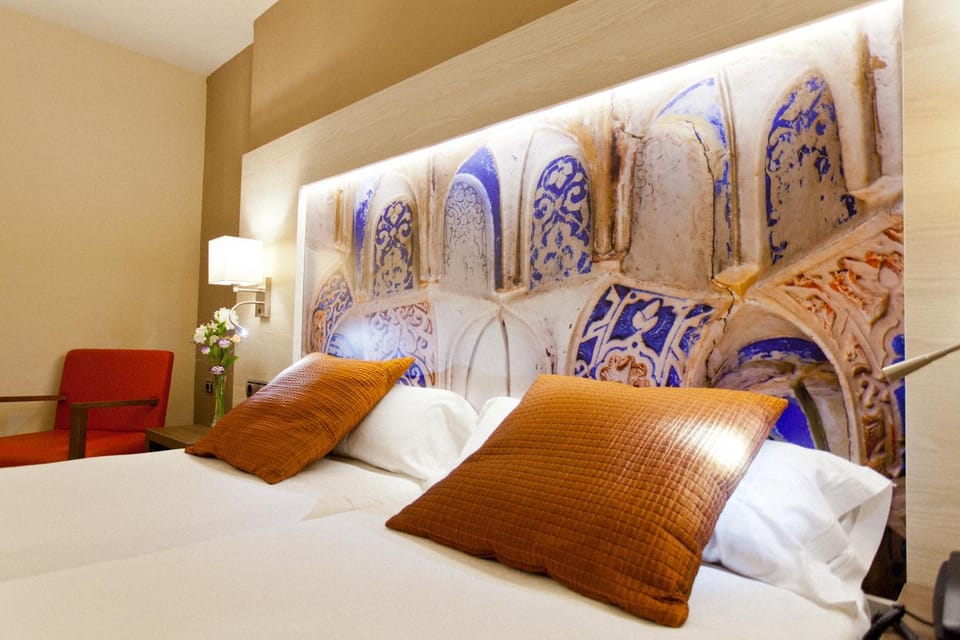 Photo of the whole room, Decorative detail, Bedroom