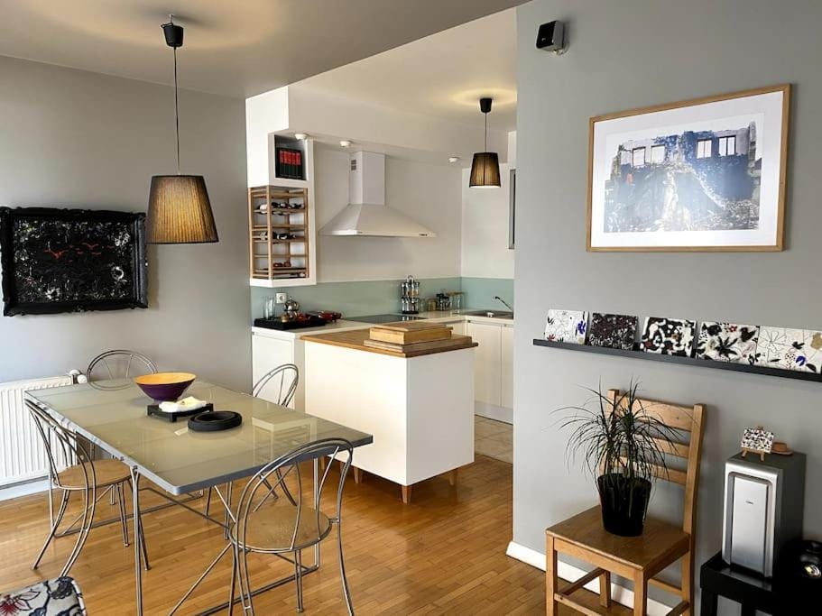 Kitchen or kitchenette, Dining area, pet friendly, stove