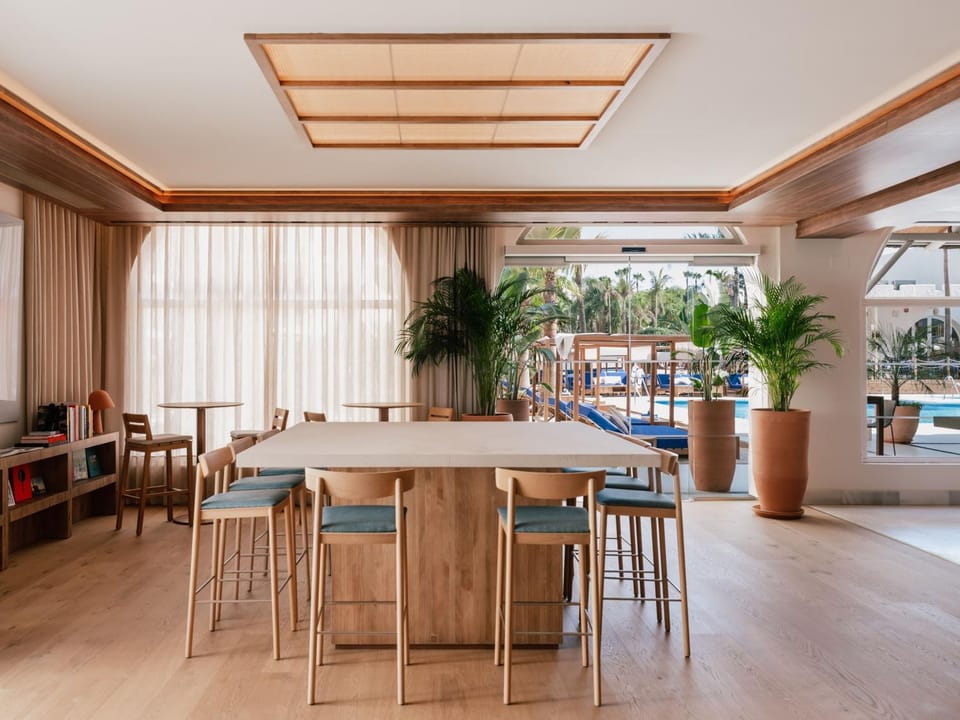 Property building, Restaurant/places to eat