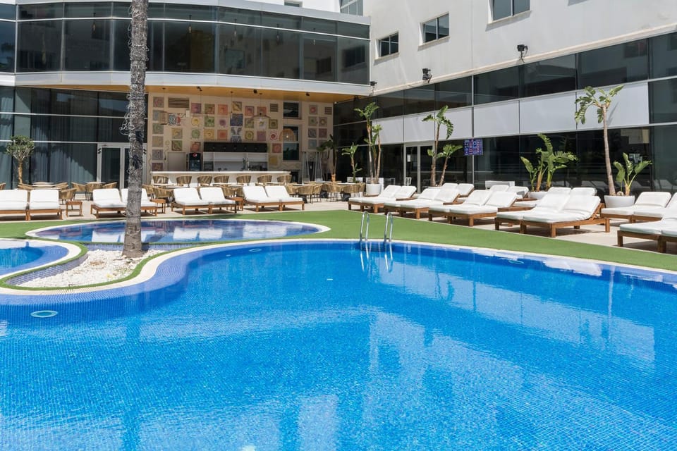 Balcony/Terrace, Swimming pool