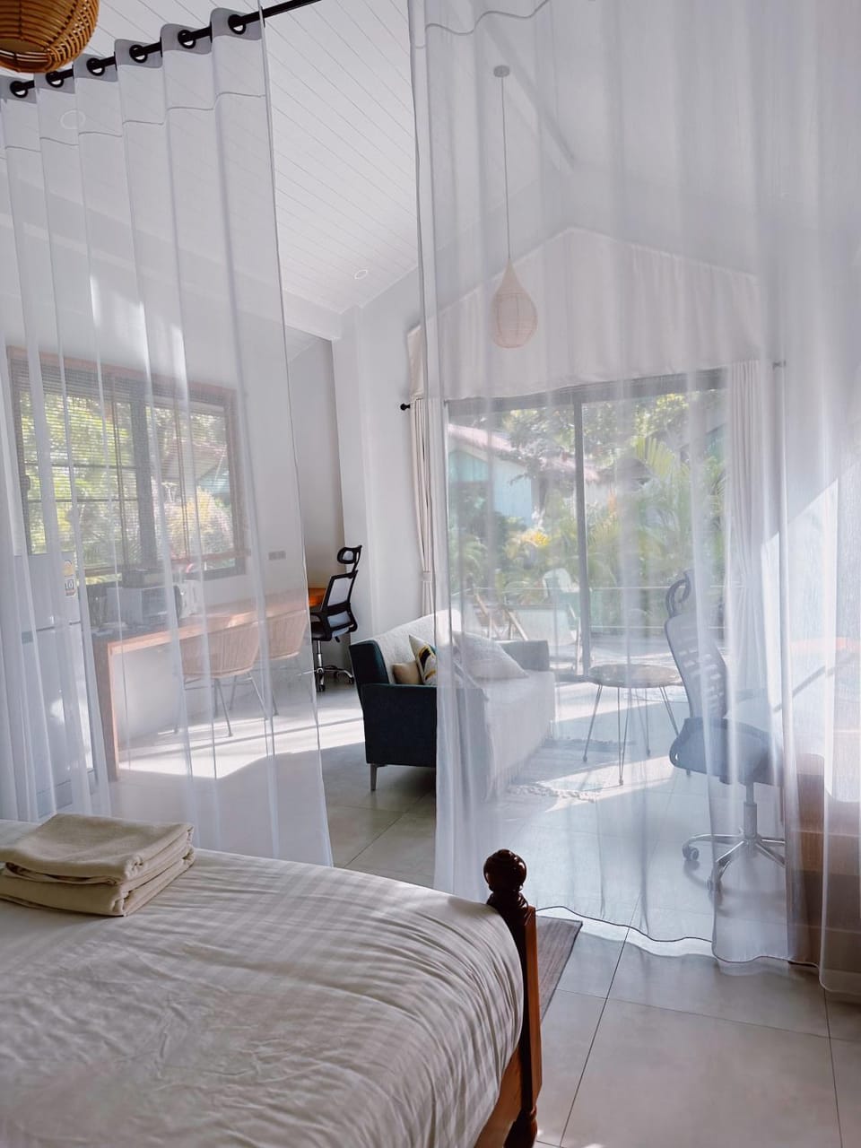 Photo of the whole room, Bedroom