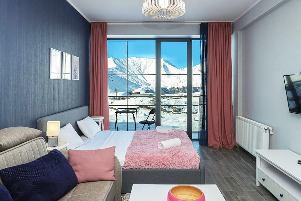 Stylish Ski in Out Apartment w Amazing views Apartment in Georgia