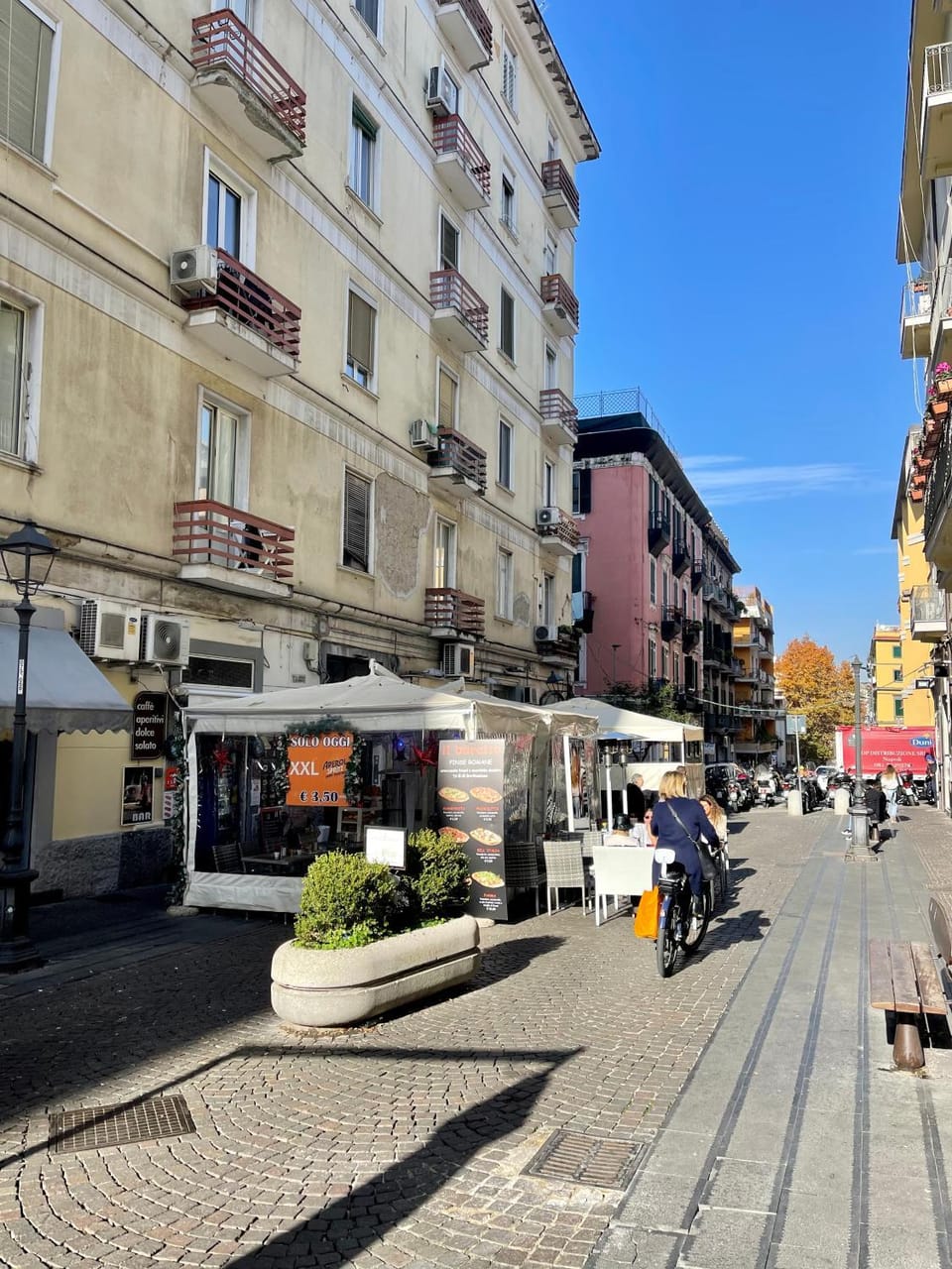 Neighbourhood, Street view