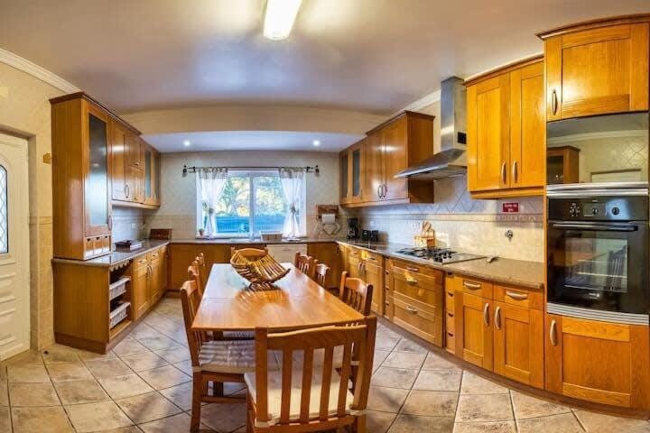 Villa Domingos - Beautiful garden close to beach and park House in Guia