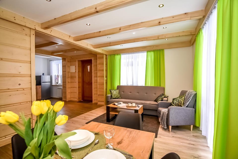 Kitchen or kitchenette, Living room, Seating area, Dining area