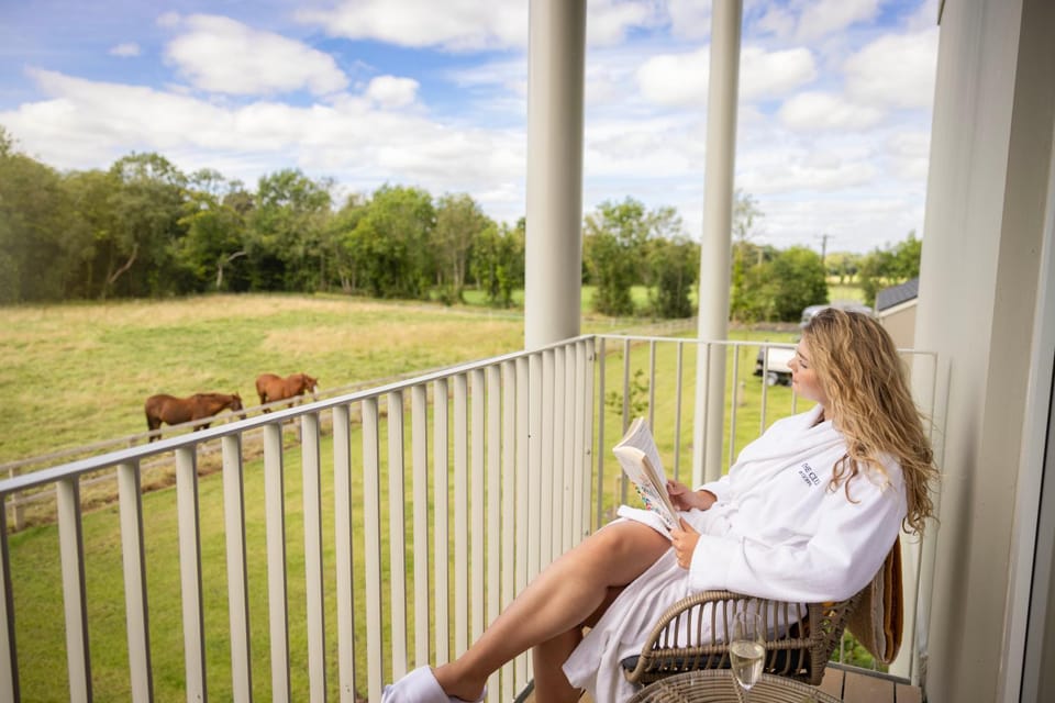 Spring, Day, People, Natural landscape, View (from property/room), Balcony/Terrace, Guests, Garden view