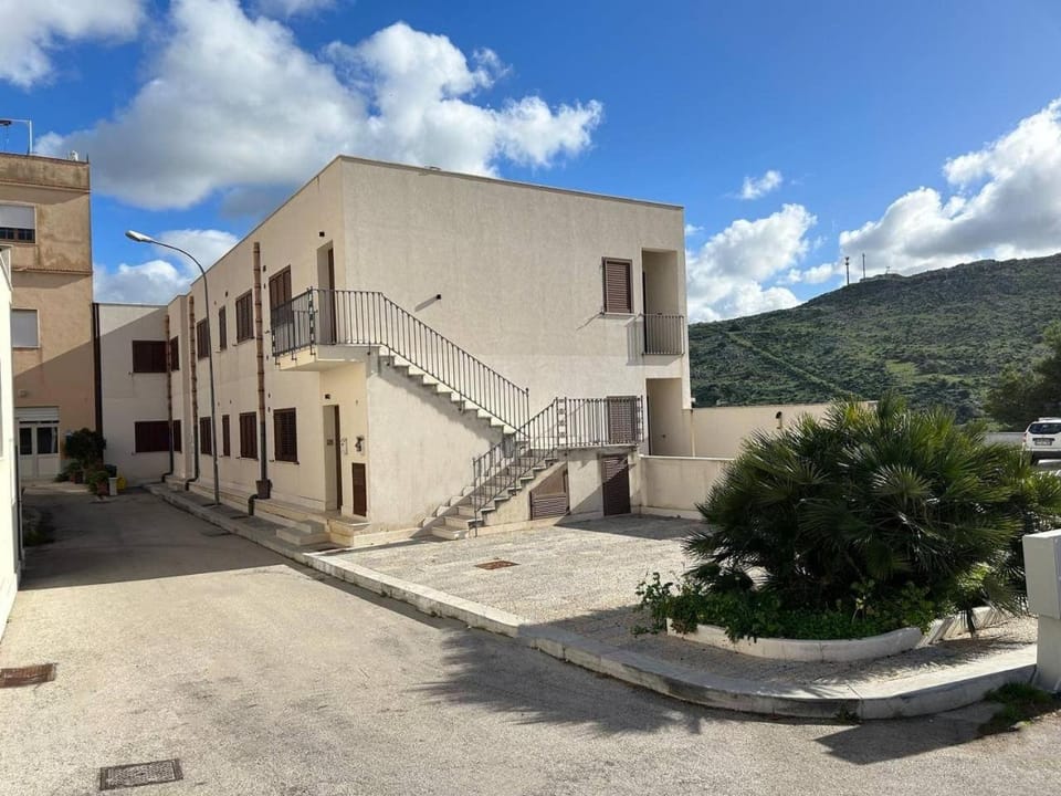 Property building, Day, Mountain view