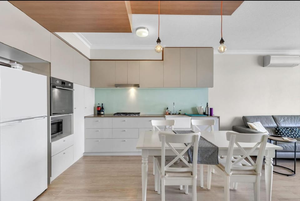 Dining area, dishwasher, kitchen