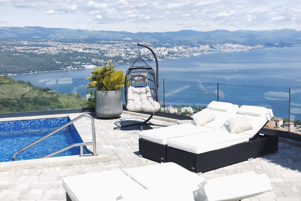 Day, Natural landscape, View (from property/room), Seating area, City view, City view, Mountain view, Pool view, Sea view, Swimming pool, sunbed
