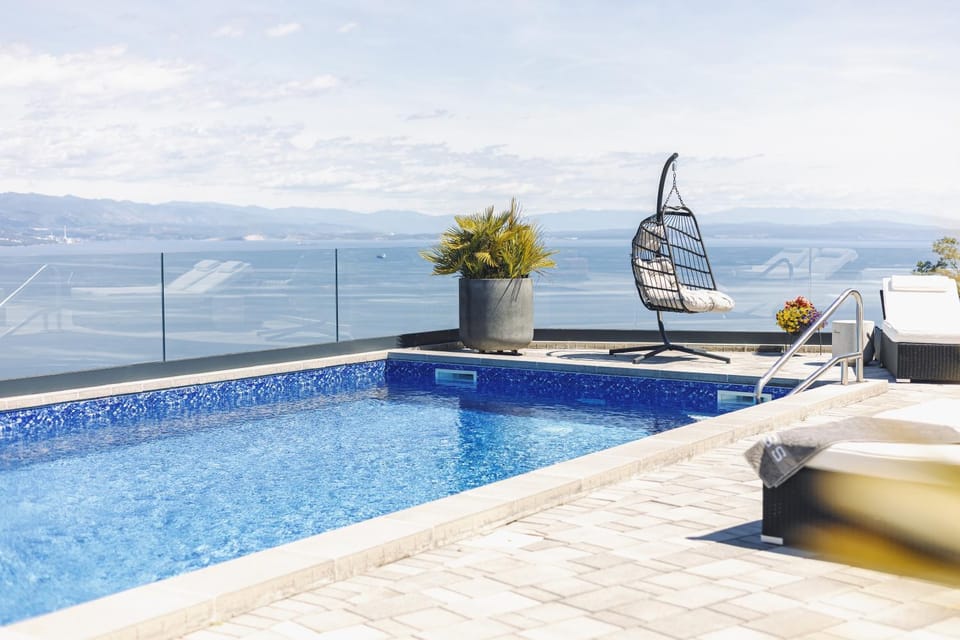 Day, Natural landscape, Mountain view, Pool view, Sea view, Swimming pool, sunbed