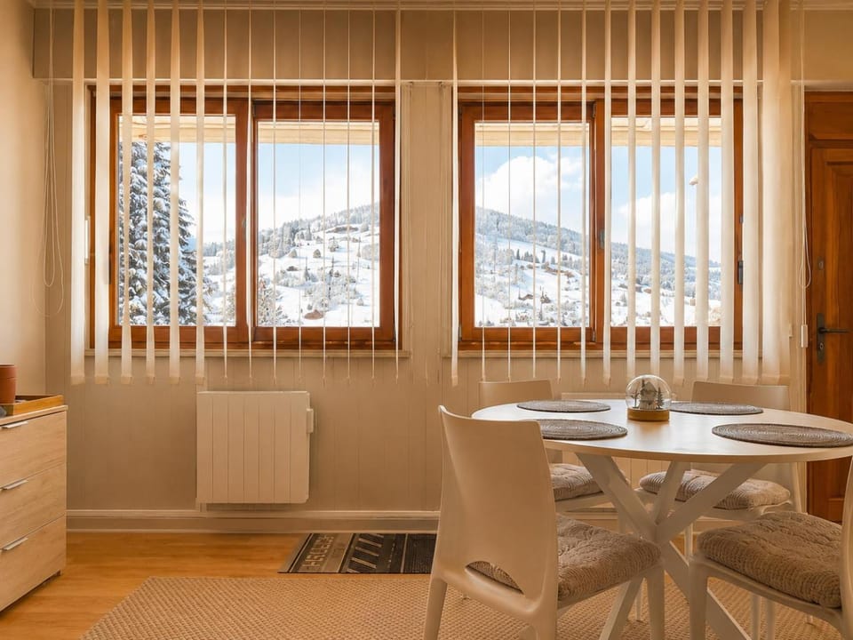 Natural landscape, Living room, Dining area, Mountain view