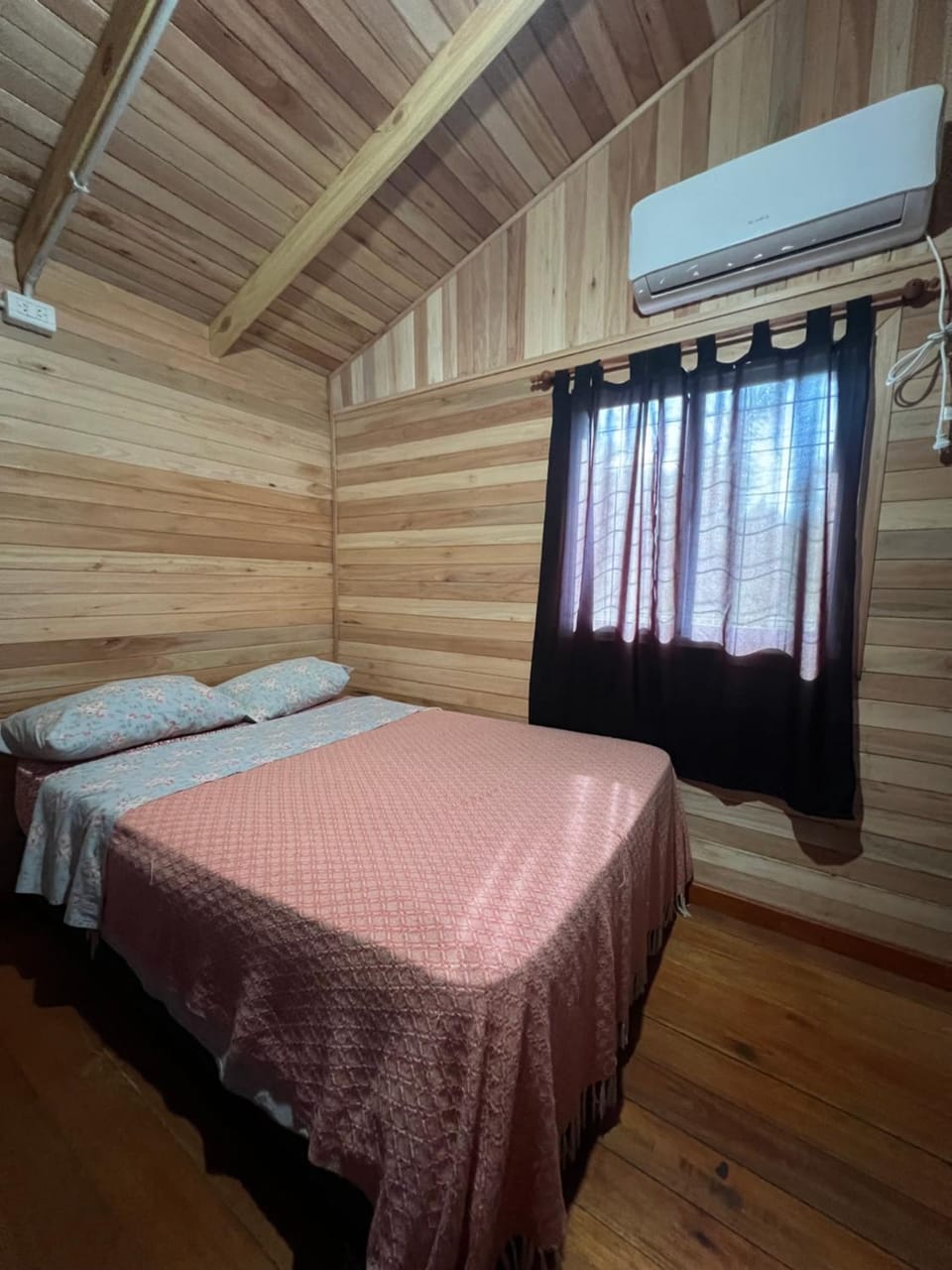 Bedroom, air conditioner