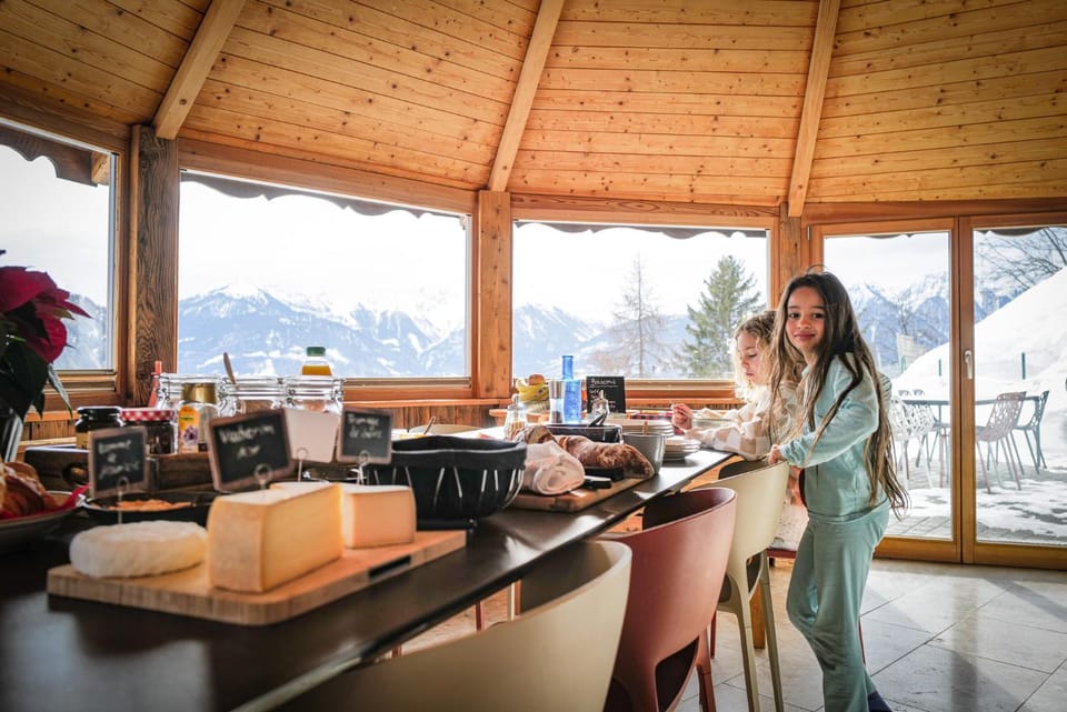 Food close-up, People, People, Natural landscape, Darts, Hot Tub, Table tennis, View (from property/room), Food and drinks, Banquet/Function facilities, Decorative detail, Dining area, Hiking, Cycling, Food, Guests, Landmark view, Mountain view, Breakfast, Continental breakfast, Dinner, Drinks, Alcoholic drinks, Alcoholic drinks, Non alcoholic drinks, Non alcoholic drinks, children, young children, group of guests, Open Air Bath, Public Bath, Public Bath, Public Bath, furniture, furniture, internet, kitchen