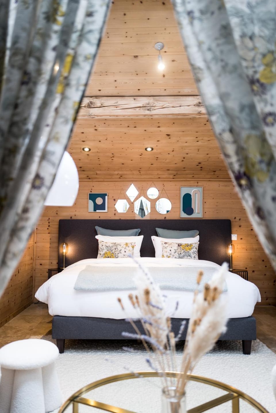 Bed, Photo of the whole room, Bedroom