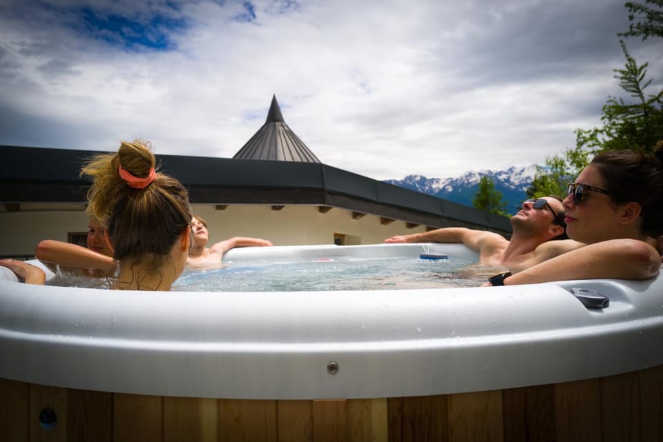 Patio, Day, People, People, Natural landscape, Activities, BBQ facilities, Darts, Garden, Hot Tub, Table tennis, Balcony/Terrace, Garden view, Mountain view, Area and facilities, Drinks, Alcoholic drinks, Alcoholic drinks, Non alcoholic drinks, Non alcoholic drinks, Open Air Bath, internet, sunbed, towels, vending machine