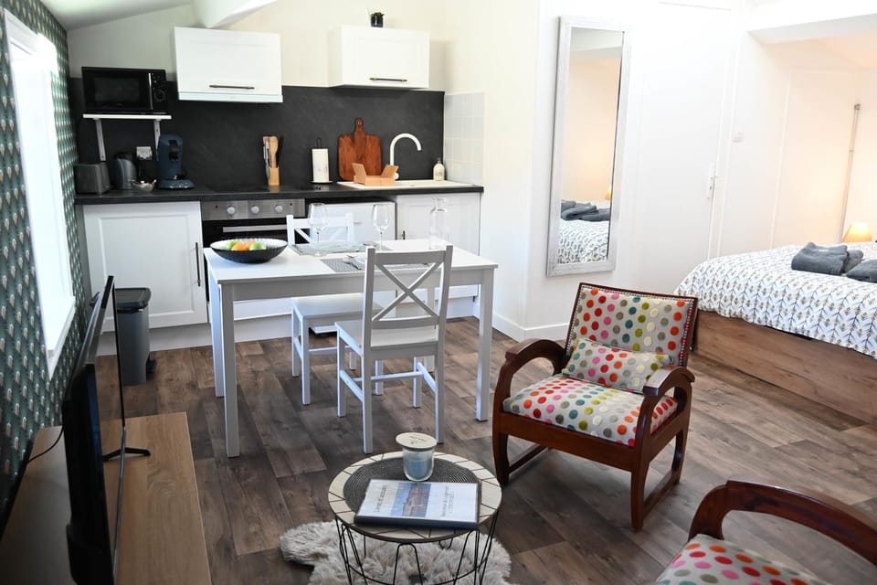 Coffee/tea facilities, Living room, minibar, pet friendly, toaster, kitchen