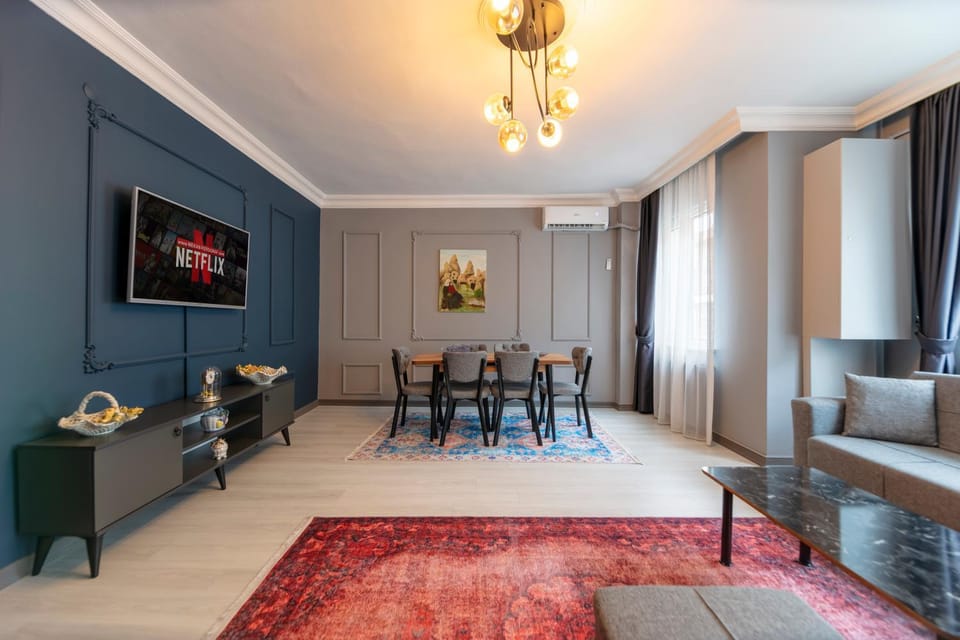 TV and multimedia, Living room, Photo of the whole room, Seating area, Evening entertainment