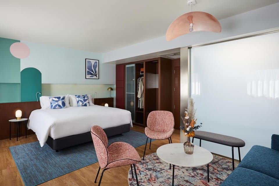 Photo of the whole room, Bedroom
