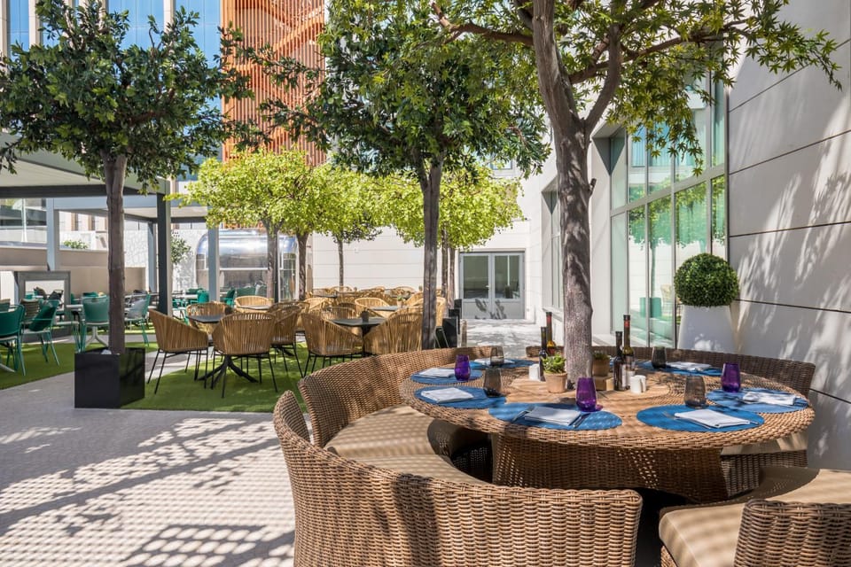 Patio, Restaurant/places to eat, Garden, Lounge or bar, Meals, Lunch, Dinner, Drinks, Alcoholic drinks, Non alcoholic drinks