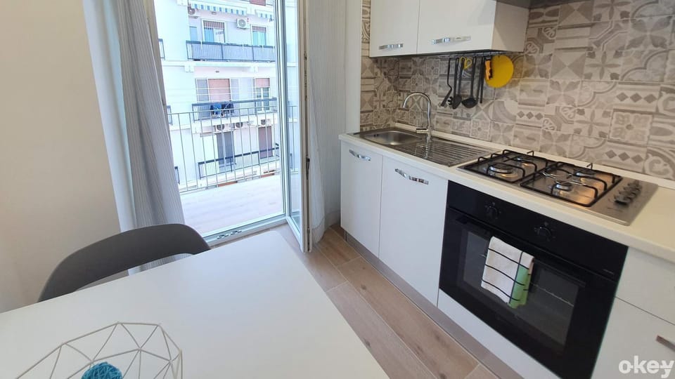 Kitchen or kitchenette, Kitchen or kitchenette